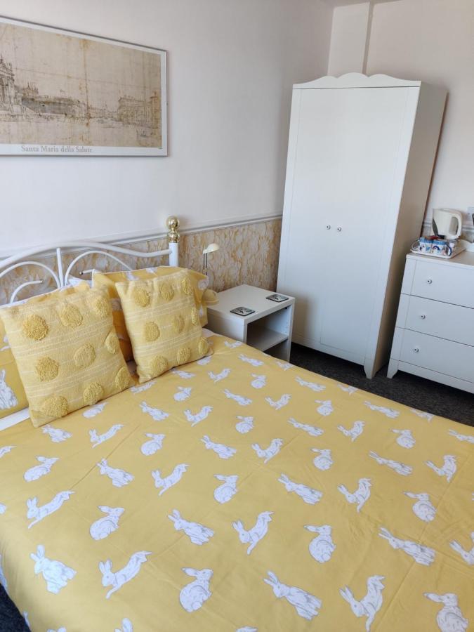 Cameron Court B&B แฟลมโบโร ภายนอก รูปภาพ