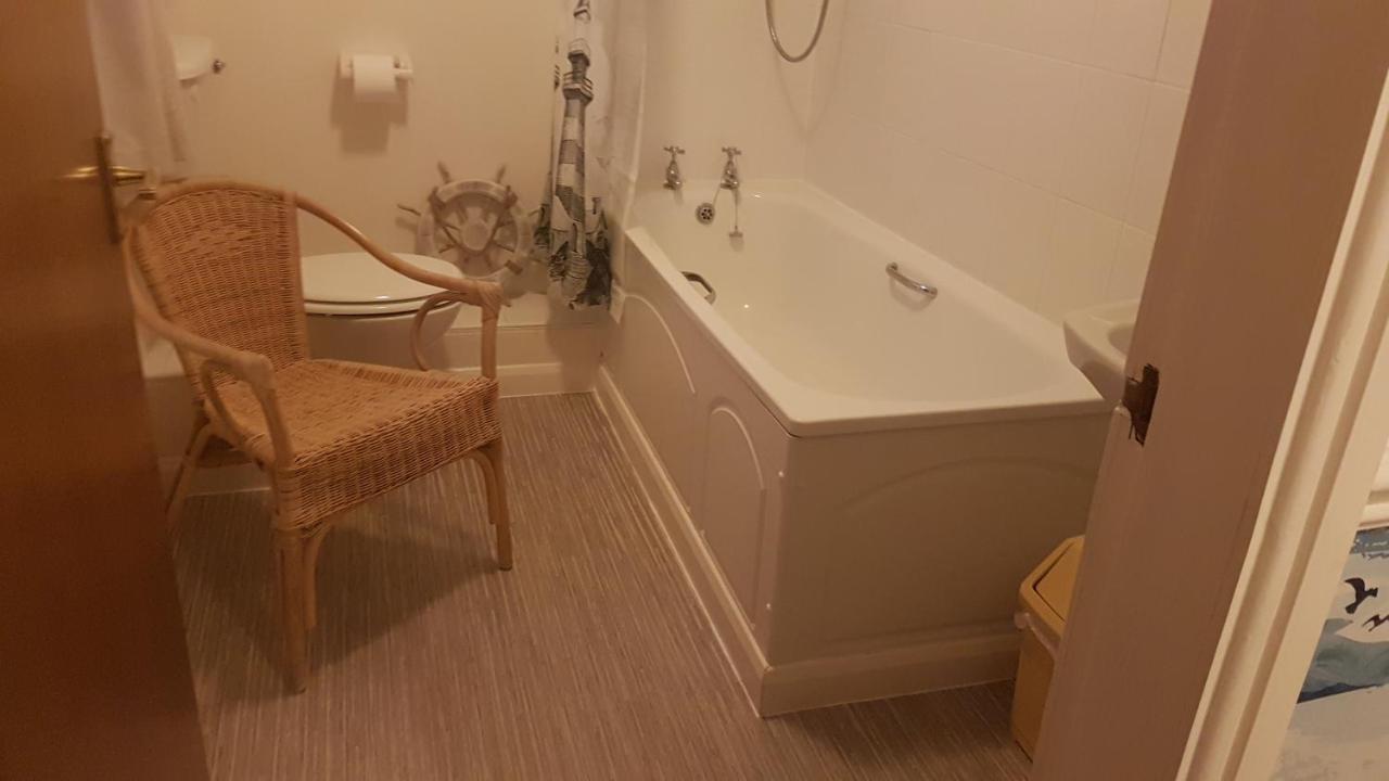 Cameron Court B&B แฟลมโบโร ภายนอก รูปภาพ